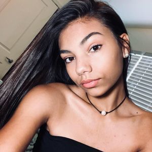 Meet your Posher, Corina